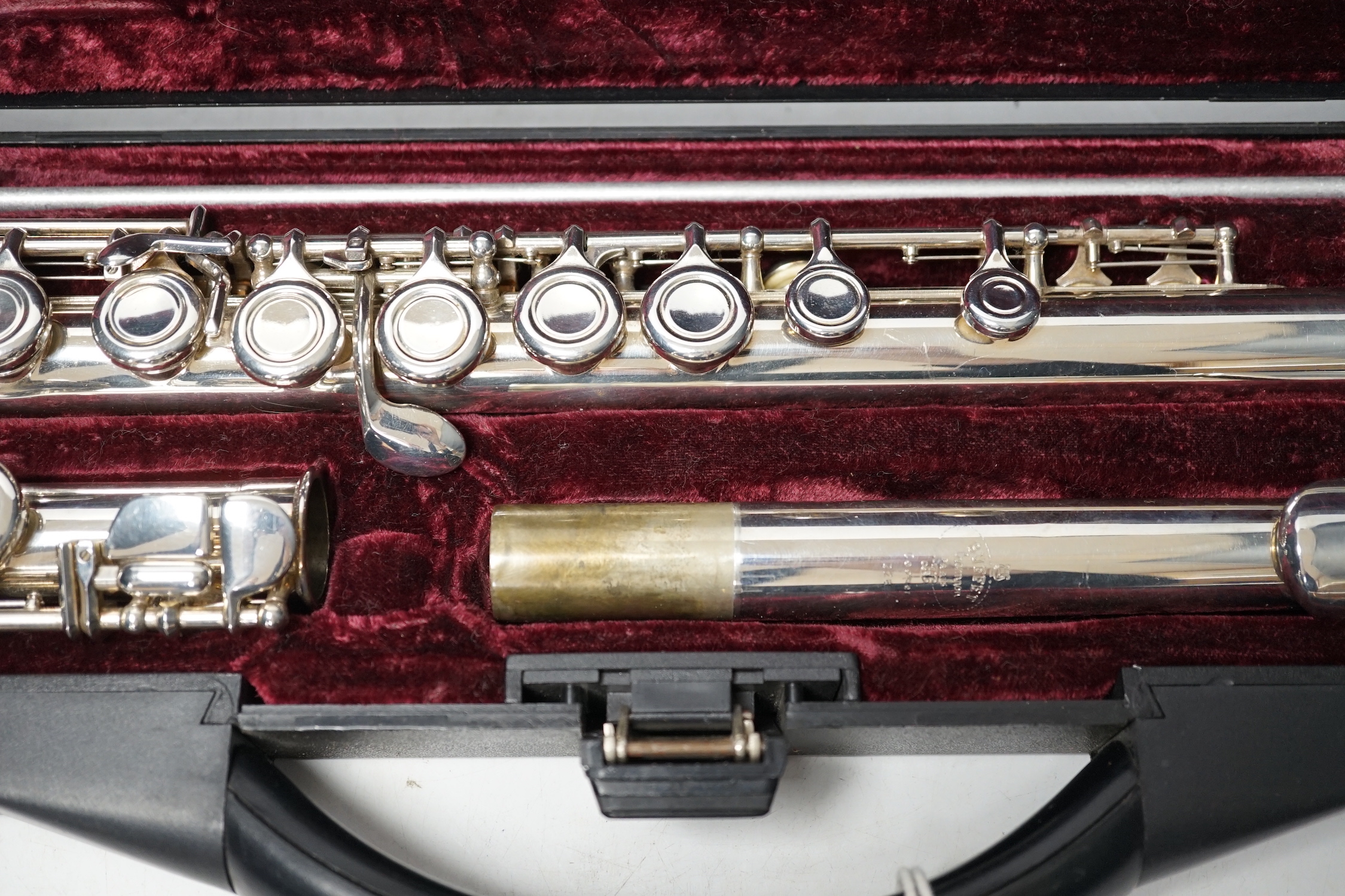 A cased Buffet Cooper 228 flute, with closed hole key work